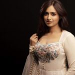 Karishma Sawant Instagram – 🕊️🤍
Photographer- @vaspaan_shroff
Styled by – @yourstylistforever
Outfit – @datetheramp
Makeup – @sagar_chaurasia_11