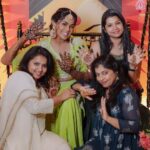 Karthika Nair Instagram - Perfect intimate start to our wedding week shenanigans at home with our cuties... #KattyKiMehendi #RohitchedKat @nadorafilms