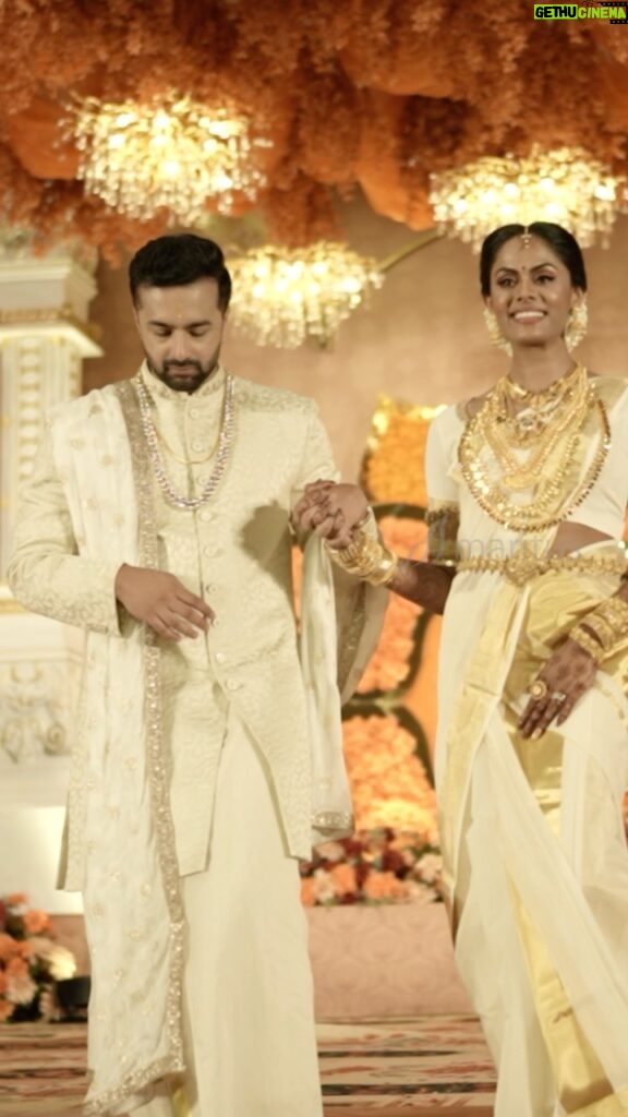 Karthika Nair Instagram - Embarking on a timeless journey of love, Karthika Nair and Rohit Menon’s wedding unfolds a breathtaking tapestry of tradition.Celestial moments and star-studded grace illuminate this joyous celebration of two hearts uniting in the divine dance of matrimony. 💖🌟 #KarthikaRohitWeddig #rohitchedkat #maritusevents #weddings #karthikanair #celebrity Uday Palace Convention Center