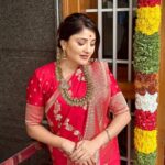 Karunya Ram Instagram - Just looking like a Wow ❤️ : : : Wearing : @houseof.raadhya_sarees Jewellery : @aabushanjewellery1941 : : #karunyaram #milkybeautykarunyaram Raja Rajeshwari Nagar, Bangalore South