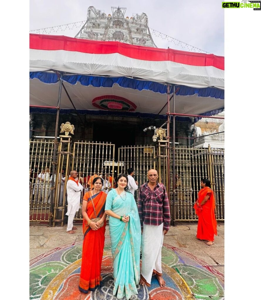 Karunya Ram Instagram - Om Namo Venkateshaya 🙏🏻🩵🤍🧡Govinda Govinda 🙏🏻🫶🏼🧿 : : : #karunyaram #milkybeautykarunyaram #thirupati Tirupathi Venkateshwara Temple