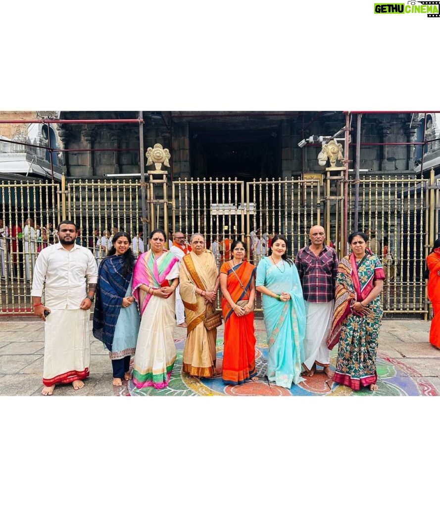 Karunya Ram Instagram - Om Namo Venkateshaya 🙏🏻🩵🤍🧡Govinda Govinda 🙏🏻🫶🏼🧿 : : : #karunyaram #milkybeautykarunyaram #thirupati Tirupathi Venkateshwara Temple