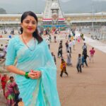 Karunya Ram Instagram - Om Namo Venkateshaya 🙏🏻🩵🤍🧡Govinda Govinda 🙏🏻🫶🏼🧿 : : : #karunyaram #milkybeautykarunyaram #thirupati Tirupathi Venkateshwara Temple
