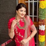 Karunya Ram Instagram - Just looking like a Wow ❤️ : : : Wearing : @houseof.raadhya_sarees Jewellery : @aabushanjewellery1941 : : #karunyaram #milkybeautykarunyaram Raja Rajeshwari Nagar, Bangalore South
