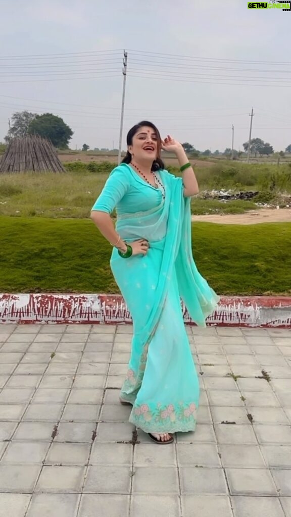Karunya Ram Instagram - Going with the trend 🩵🤍🧡 : : #karunyaram #milkybeautykarunyaram #saree #sareelove #treding #viralreels