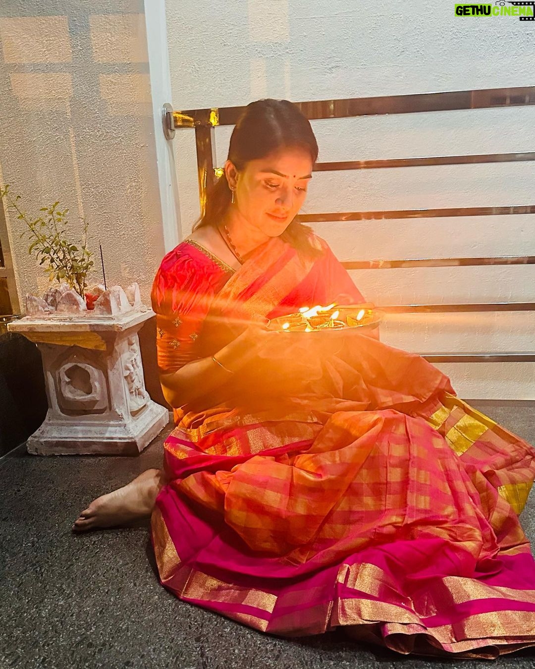 Karunya Ram Instagram - May this festival of light bring u all more joy and prosperity… happy Deepawali everyone… 🩷❤️🫶🏼✨💥 : : #karunyaram