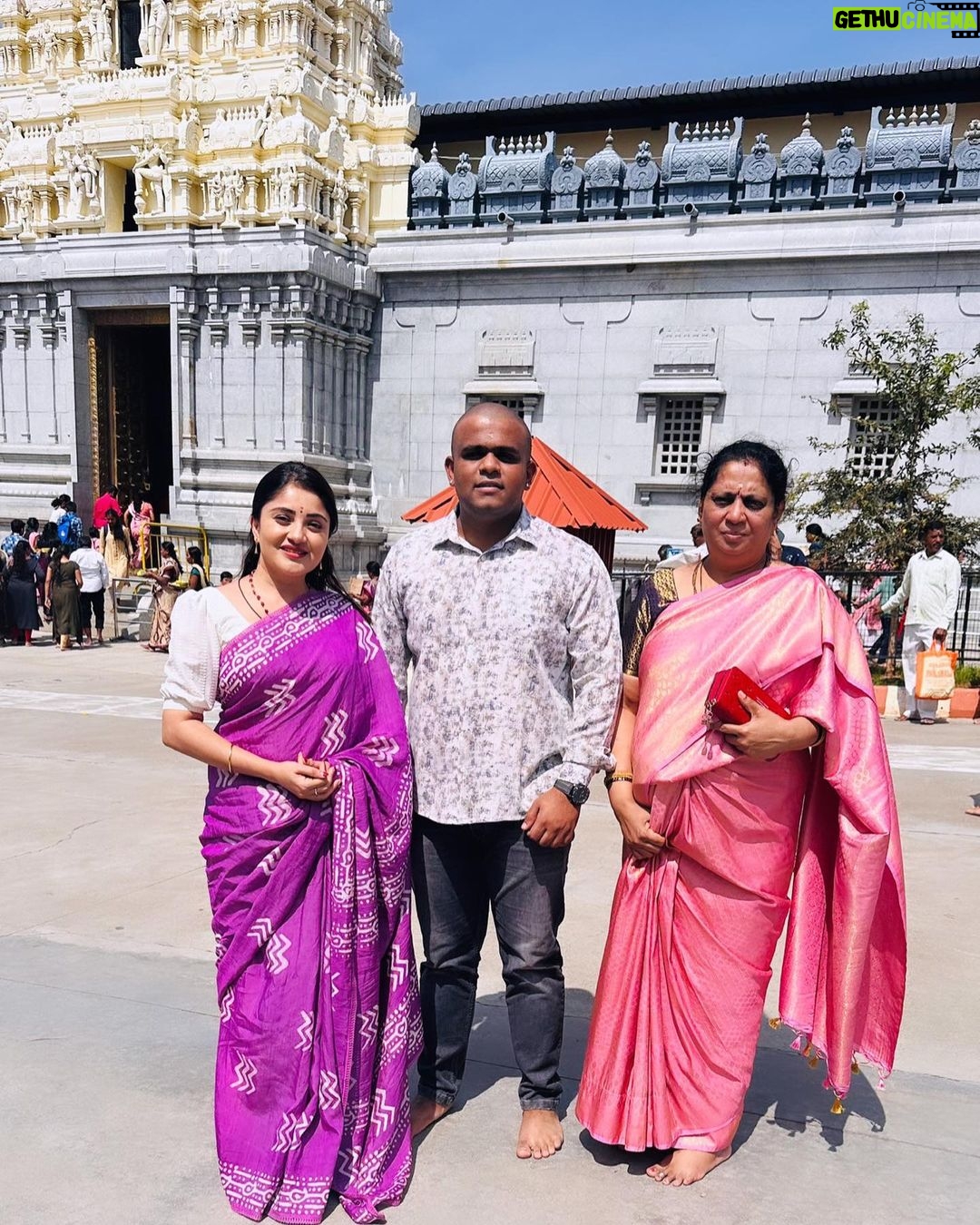 Karunya Ram Instagram - Divine mood feel the spirituality vibes belive in yourself 🙏🏻 💜🤍 : : : #karunyaram #milkybeautykarunyaram Adichunchanagiri Temple