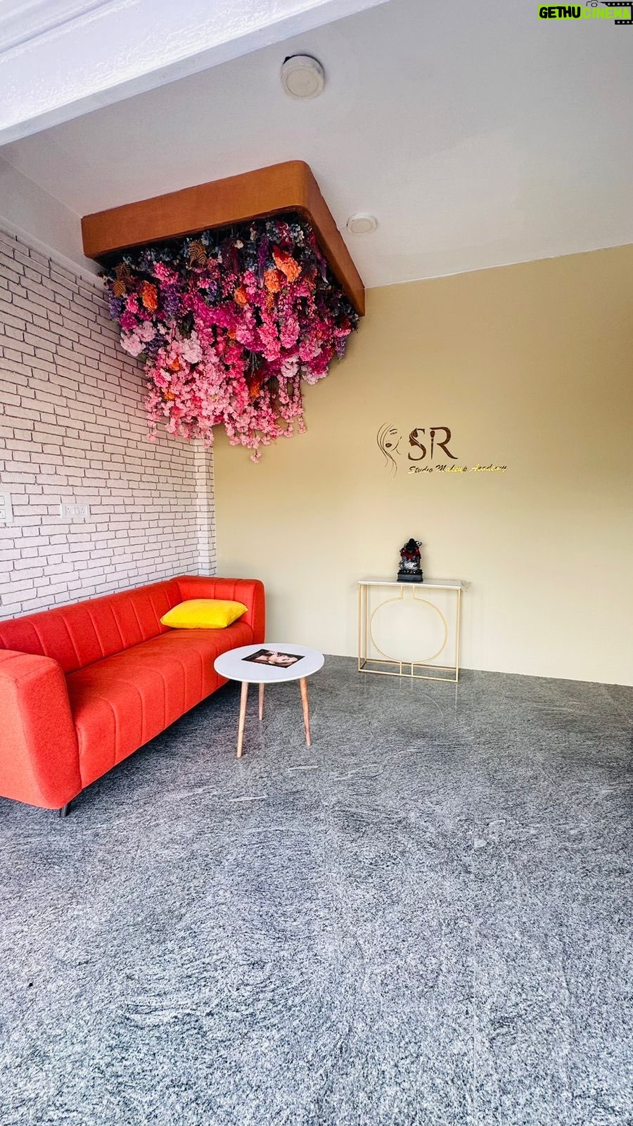 Karunya Ram Instagram - Makeup Studio for SALE @ RR Nagar with interiors & furniture to run the academy,photo shoot & multi purpose intrest people Dm for more details ππΌ Raja Rajeshwari Nagar, Bangalore South