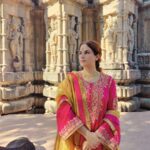Kashish Singh Instagram - Wishing myself the best birthday yet. Just wow 🙏🏻🙏🏻 Only one of its kind in the world shaktipeeth 🙏🏻🙏🏻 #kamakhyadevi #kamakhyatemple #kamakhyadevi #20nov #birthdaydaygirl #birthdaymonth #blessedbeyondmeasure #bellavitakashish 💕 💕 Kamakhya Temple, Nilachal Hill, Guwahati