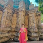Kashish Singh Instagram - Wishing myself the best birthday yet. Just wow 🙏🏻🙏🏻 Only one of its kind in the world shaktipeeth 🙏🏻🙏🏻 #kamakhyadevi #kamakhyatemple #kamakhyadevi #20nov #birthdaydaygirl #birthdaymonth #blessedbeyondmeasure #bellavitakashish 💕 💕 Kamakhya Temple, Nilachal Hill, Guwahati