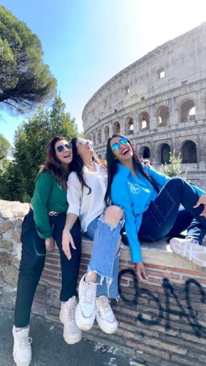 Kashmera Shah Instagram - When in Rome with the best company! 
Exploring the large amphitheater The Colosseum and making memories that will last a lifetime. 🇮🇹

All of us wearing our stylish personalised shirts by @mahekpunjabiofficial 

Video shot by our sweet @justinesphotography_ 
.
.
.
#love #fun #rome #beautiful #girls #friends #europe #travel #travelbloggrr #lifestlye #style #mystyle #bollywood #girlstrip #happy #fashion #colosseum