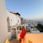 Kashmera Shah Instagram – Love the vibe love the song. 90 s rocked ya. #santorini #love #grace #orangeisthenewblack #kashmerashah #travel #greece #beauty #bollywood