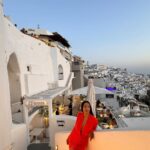 Kashmera Shah Instagram – #orangeisthenewblack #girlsjustwannahavefun #kashmerashah @saraarfeenkhan @munishakhatwani @tannazirani_ #santorini #greece #blue #sea #happiness #travel #europe #star #bollywood #bollywoodsongs #bollywoodstyle #bollywoodmovies