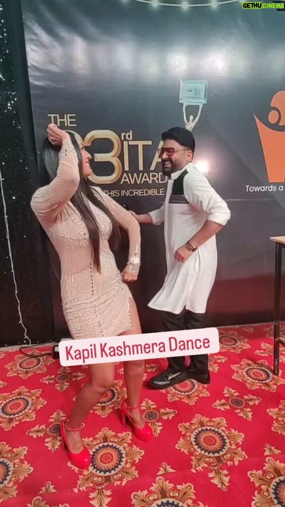 Kashmera Shah Instagram - Kapil Sharma Dancing With Kashmera Shah on Jhumaka Gira Re at ITA Awards 2023 . . . #kapilsharma #kashmerashah #jhumkagirare #actor #actress #comedian #dance #jhumkagirare #song #live #ITAAwards2023