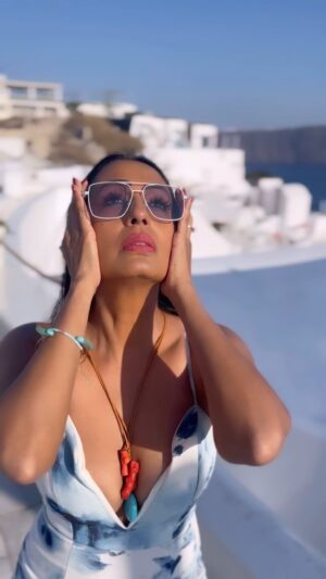 Kashmera Shah Instagram - #santorini #love #kashmerashah #kashmirashah #kash #bollywood #bollywoodsongs #bollywoodstyle #bollywoodstyle #bollywoodmovies #bollywoodactor #bollywoodfashion #bollywoodhot