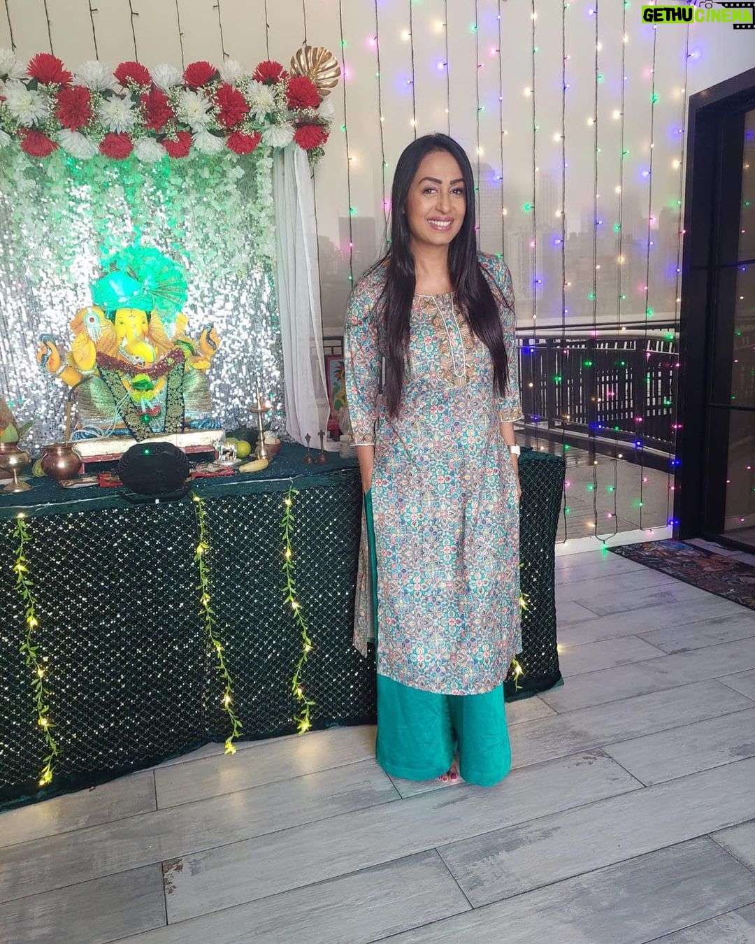 Kashmera Shah Instagram - Elegance meets enchantment! This exquisite design is both rich and delicate creating a perfect companion for the festive season. Dress to impress and celebrate the style in World Of Vastram. A brand that creates Quality and Trendsetting Designs using their extraordinary craftsmanship.
