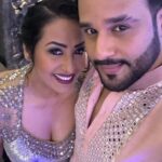 Kashmera Shah Instagram - When you are at my house be assured that you can be pulled up to dance anytime @krushna30 @bhavnajaiswal02 #kashmerashah #bollywood #dance #beedijalaile #star