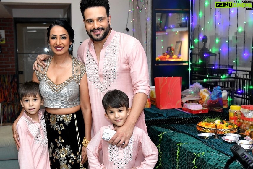 Kashmera Shah Instagram - Happy Ganesh Chaturti everyone @krushna30 #krishaangksharma #rayaanksharma #kashmerashah #krushna. The beautiful clothes of Rayaan Krishaang and Krushna were done by a talented designer @anjali_lilaria