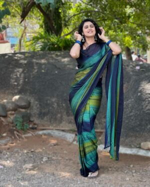 Kasthuri Shankar Instagram - One day to christmas.....

#sareeswag #desibeauty #kasthuri #hourglassbody #sareeswag #desibeauty #tamizhponnu #teluguactress #gruhalakahmi