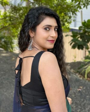 Kasthuri Shankar Instagram - One day to christmas.....

#sareeswag #desibeauty #kasthuri #hourglassbody #sareeswag #desibeauty #tamizhponnu #teluguactress #gruhalakahmi