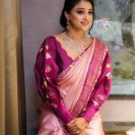 Kavitha Gowda Instagram - Makeup grooming classes …… Beginner to advance , Learn all kinds of makeup , international styling , hairstyle , saree draping , tips & tricks , social media / digital marketing , how to create your live sessions , and much more . Learn from the best and kick start your career …. Goodie bags worth ₹20000 & more … Call 7022321777 for more information.. #selfmakeup #selflove #makeupartist #makeuptutorial #makeupcourse #makeupacademy #makeupaddict #makeup #sareedraping #halfsaree #hairstyles #hairtutorial #foundation #fashion #bridalmakeup #cocktail #cocktailmakeup #nomakeup #hdmakeup #airbrsh #airbrushmakeup #nonbridalmakeup #eyeshadow #eyelinertutorial #internationalmakeup #internationalhairstylist #southindianbride #southindianjewellery #instagramreels #instagrammarketing