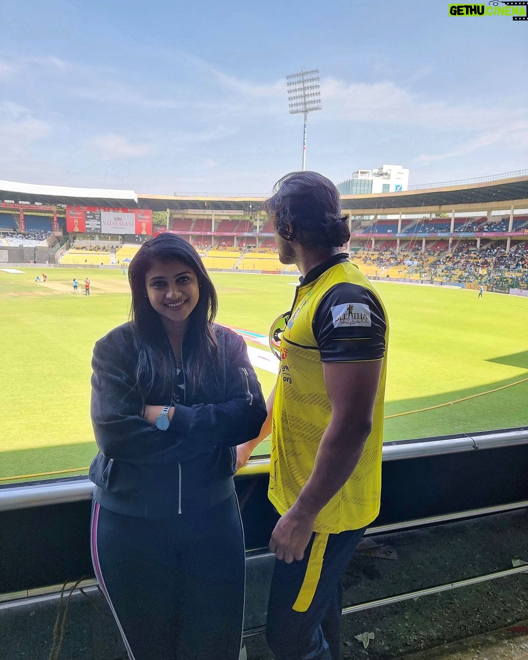 Kavitha Gowda - 90.1K Likes - KCC match #chinnaswamistadium
#kadambalions @chandan_kumar_official