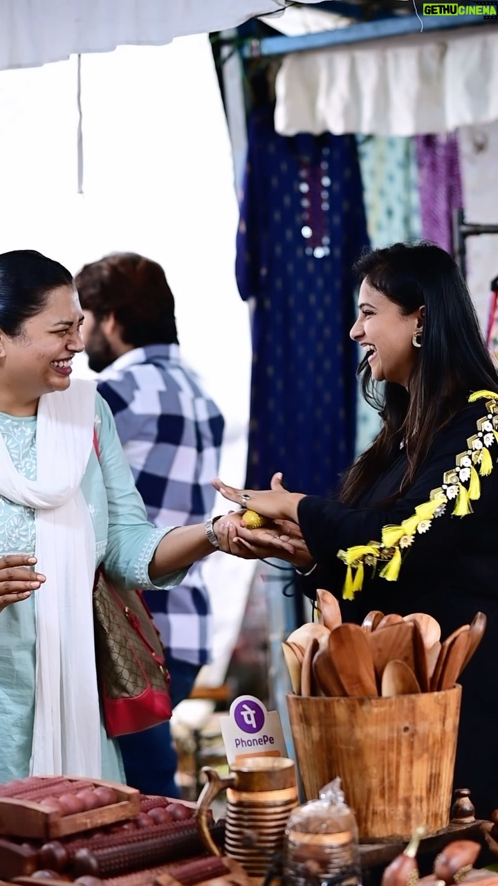 Kavitha Gowda Instagram - Join the Indian Artisan Bazaar Exhibition and experience a rare contemporary form of Arts & Crafts, Clothing, Jewelry, Home Decor, Furniture, Handicraft’s products direct from the makers from across India. 👉 Date: 8th December to 17th December 2023 (10 days) 👉 Timings: 11:00 AM to 7:00 PM 👉 Venue: Karnataka Chitrakala Parishath, Kumara Krupa Road, Bengaluru. 100+ Shopping Stalls | 75+ Craftsman | Live Performance and More Entry Free! Costume : @redcarpetstudio777