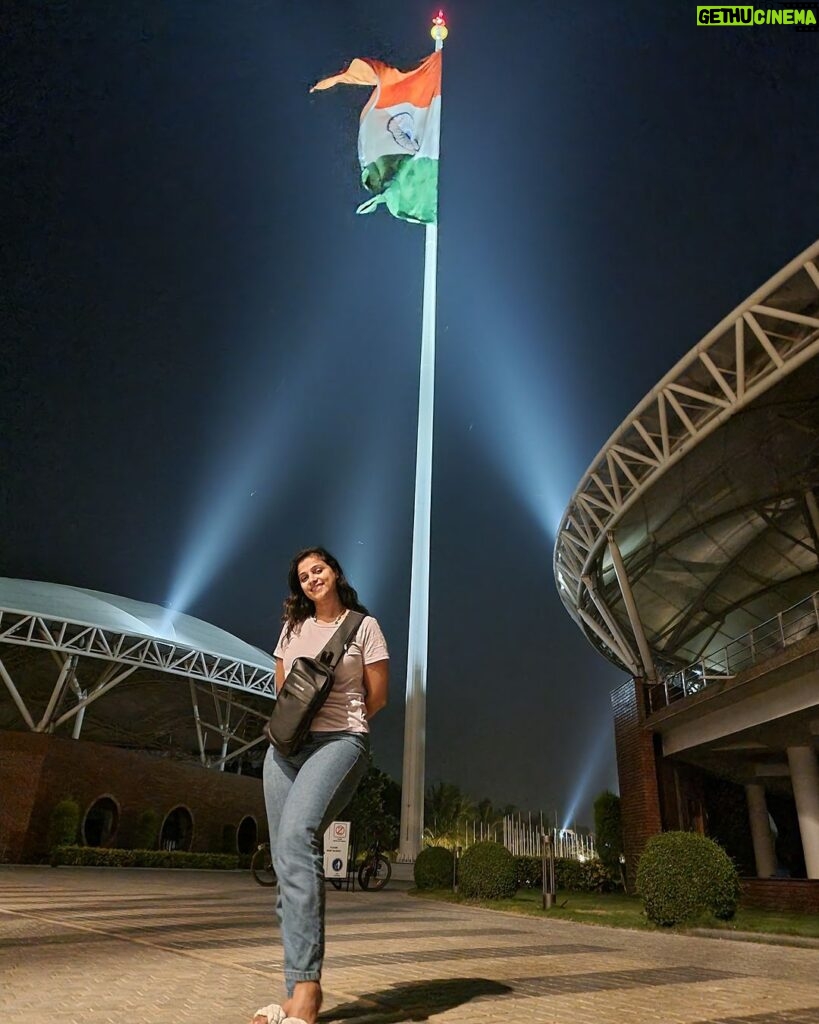 Kavitha Gowda Instagram - ನಮ್ಮ ರಾಷ್ಟ್ರ ಧ್ವಜ.🇮🇳 @kanhashantivanam . . . @chandan_kumar_official @nithyashree.athlete . . . #nationalflag #kanhashantivanam #hyderabad Kanha Shantivanam Chegur Hyderabad