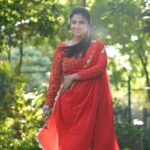 Kavitha Gowda Instagram - “Surround yourself with a trusted and loyal team. It makes all the difference.” @ck_studios26 @ck_studios26 @ck_studios26 MUA - @makeupby_tejashwini Wardrobe - @vibbhinna Jewellery - @beadedtreasuresjewelry Photography - @stories_by_actioncut #weddingphotography #bride #bridalmakeup #selfmakeup #selflove #makeupartist #makeuptutorial #makeupcourse #makeupacademy #makeupaddict #makeup #sareedraping #hairstyles #hairtutorial #foundation #fashion #bridalmakeup #cocktail #cocktailmakeup #nomakeup #hdmakeup #airbrsh #airbrushmakeup #nonbridalmakeup #eyeshadow #internationalmakeup #internationalhairstylist #southindianbride #southindianjewellery #instagramreels #instagrammarketing
