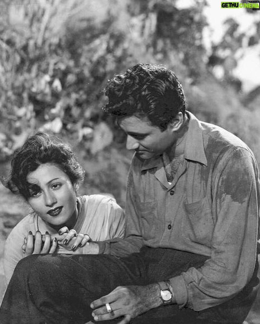 Kavitha Nair Instagram - Hundred years ago today he was born..♥️ Great mixologist of life and cinema, romance and philosophy.. He wore that cap with suavity, mystery and lots of vigour ♥️ #devanand #greatestofalltime #romancingthelife
