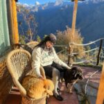 Kavitha Nair Instagram - A lady and two mountain dogs , happy and silly ♥️ Gorson Bugyal
