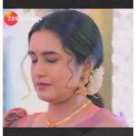 Kavitha Nair Instagram - അനുരാഗഗാനം പോലെ- ഇന്ന് ഈ പരമ്പരയുടെ 100 ഭാഗങ്ങൾ തികയുന്നു. സുമിത ഏറെ പ്രിയപ്പെട്ടവളാണ്. സ്ഥിരം സ്ത്രീ കഥാപാത്രങ്ങളുടെ അവതരണത്തിൽനിന്നും കുറച്ചെങ്കിലും മാറി സഞ്ചരിയ്ക്കാൻ ഈ കഴിഞ്ഞ കുറേ നാളുകളിൽ കഴിഞ്ഞു . ദിവസേന കിട്ടുന്ന സ്നേഹത്തിനും, നീണ്ട എഴുത്തുകൾക്കും അഭിനന്ദനങ്ങൾക്കും ഒരുപാട് ഒരുപാട് നന്ദി.🙏 ഇന്നു മുതൽ പുതിയ സമയമാറ്റത്തോടെ "അനുരാഗഗാനം പോലെ" രാത്രി 9.30 ന് @zeekeralam ചാനലിൽ ❤️ തുടർന്നും കാണുമെന്ന പ്രതീക്ഷയോടെ .. ഒത്തിരി സ്നേഹം 🙏♥️ #anuragaganampole