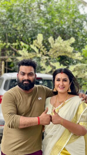 Kavitha Nair Instagram - Actress @poetrysnaps 
Styling @nithinsuresh_su 
Blouse @zoul_designz 
Set mund @vihania_designz 
Jewls @kaya_online_ 
#instagramers #reelsinstagram #instathreads #nithinsureshstylist