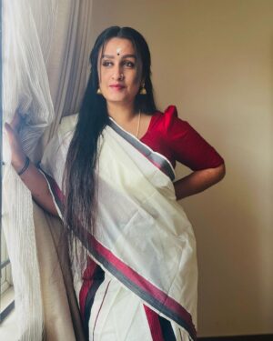Kavitha Nair Instagram - ♥️☺️

@naithubysruthiprasanth ♥️