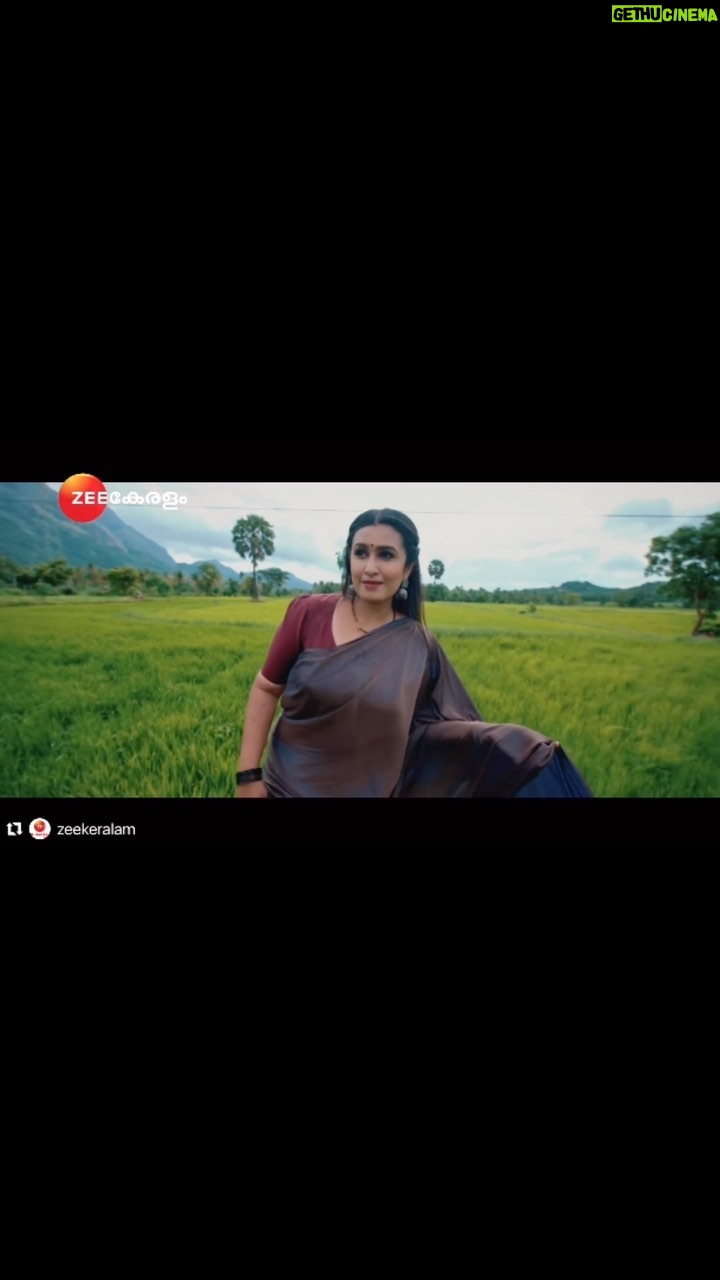 Kavitha Nair Instagram - AnuragaGanamPole ♥️ For those who were waiting for this track to come out.. for their love and kindness ♥️ @heshamabdulwahab @narayani_gopan And a bunch of people worked non stop to bring this goodness on screen. Thank you .. #anuragaganampole