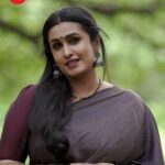 Kavitha Nair Instagram - Anuraga Ganam Pole | Mon- Fri | 9 PM | Zee Keralam പ്രണയ നിമിഷങ്ങളുടെ ഒരു പുതിയ യാത്ര ഇവിടെ തുടങ്ങുന്നു.അനുരാഗ ഗാനം പോലെ മറക്കാതെ കാണുക തിങ്കൾ മുതൽ വെള്ളിവരെ രാത്രി 9 മണിക്ക് നമ്മുടെ സ്വന്തം സീ കേരളം ചാനലിൽ #ZeeKeralam #NeithedukkamJeevithaVismayangal #AnuragaGanamPole #ZeeKeralamHD #ZeeKeralamOnMyTv #AnuragaGanamPoleonZeeKeralam #ZKPromos Watch Anytime, Anywhere on ZEE5 - https://zee5.onelink.me/RlQq/fmalDownloadZEE5App