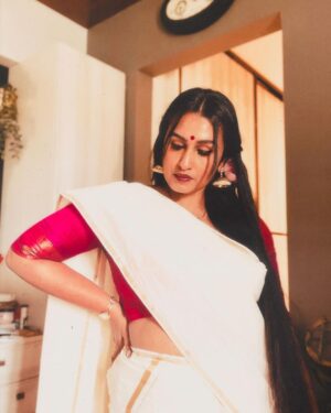 Kavitha Nair Instagram - Hours after this, there was an eye surgery, so couldn’t post the pictures. Oh this was Onam btw 😅🫶🏼♥️