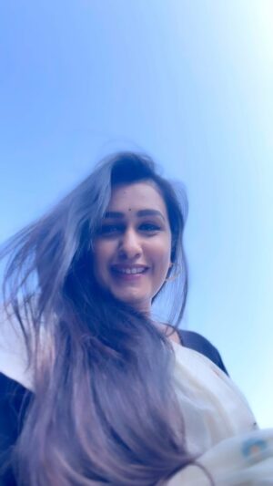 Kavitha Nair Instagram - Can you hear the music?:) 

#rishikesh 

@summitbytheganges