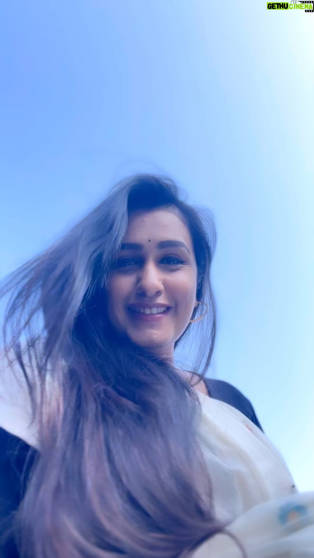 Kavitha Nair - 5.8K Likes - Can you hear the music?:)
#rishikesh
@summitbytheganges
