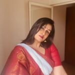 Kavitha Nair Instagram - എല്ലാവർക്കും മഹാനവമി ആശംസകൾ.. സുമിതയ്ക്ക് കിട്ടിയ സമ്മാനമാണ് ഈ സുങ്കുടി സാരി ♥️ ഒത്തിരിയൊത്തിരി സ്നേഹം @induvmenon ♥️🤗