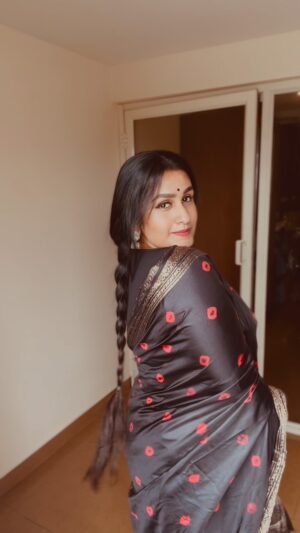 Kavitha Nair Instagram - This song , this drape :) 

Styled by @nithinsuresh_su ✨