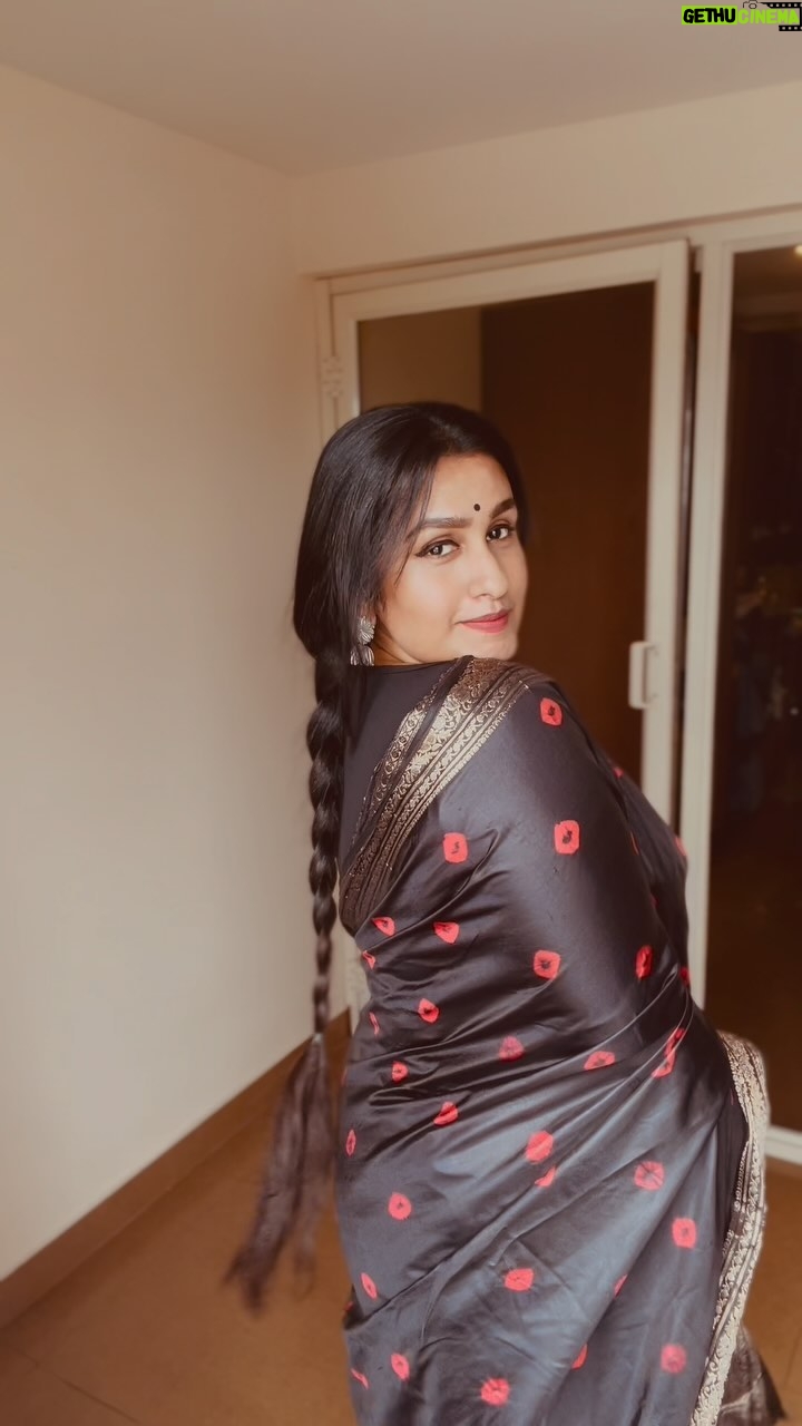 Kavitha Nair - 5.8K Likes - This song , this drape :)
Styled by @nithinsuresh_su ✨