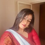 Kavitha Nair Instagram - എല്ലാവർക്കും മഹാനവമി ആശംസകൾ.. സുമിതയ്ക്ക് കിട്ടിയ സമ്മാനമാണ് ഈ സുങ്കുടി സാരി ♥️ ഒത്തിരിയൊത്തിരി സ്നേഹം @induvmenon ♥️🤗