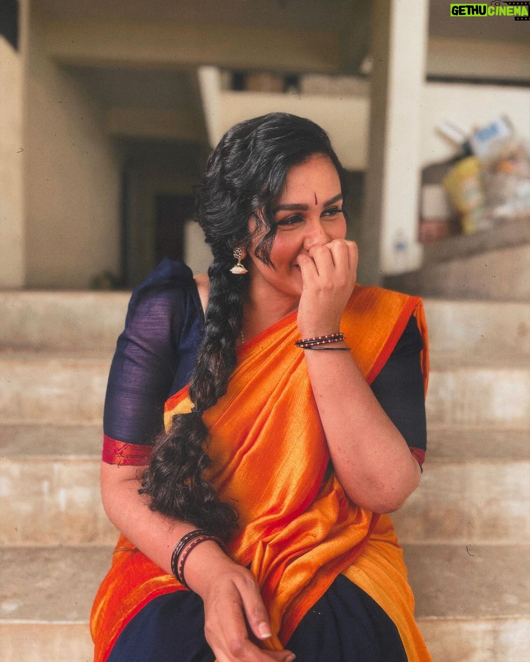 Kavitha Nair - 5.1K Likes - Healthiest girl on the sets took some happy pictures that day 🤓
@jaseela_parveen