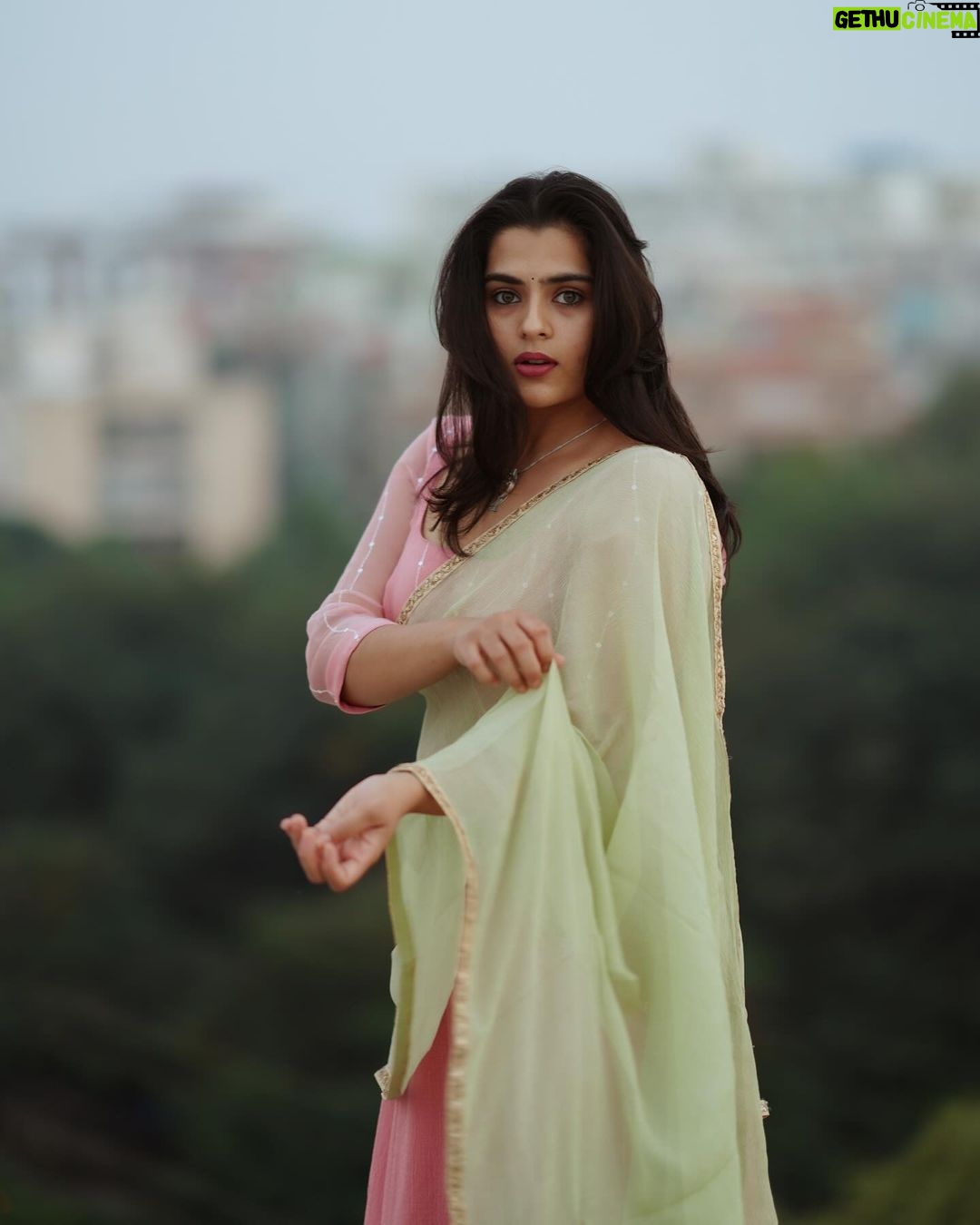 Kavya Kalyanram Instagram - Terrace shoots, terrace shoots, terrace shoots, I don’t like. I avoid. But terrace shoots like me 🫠 Show me a better place to shoot than your terrace for a lazy person and I’ll stop! 🤭