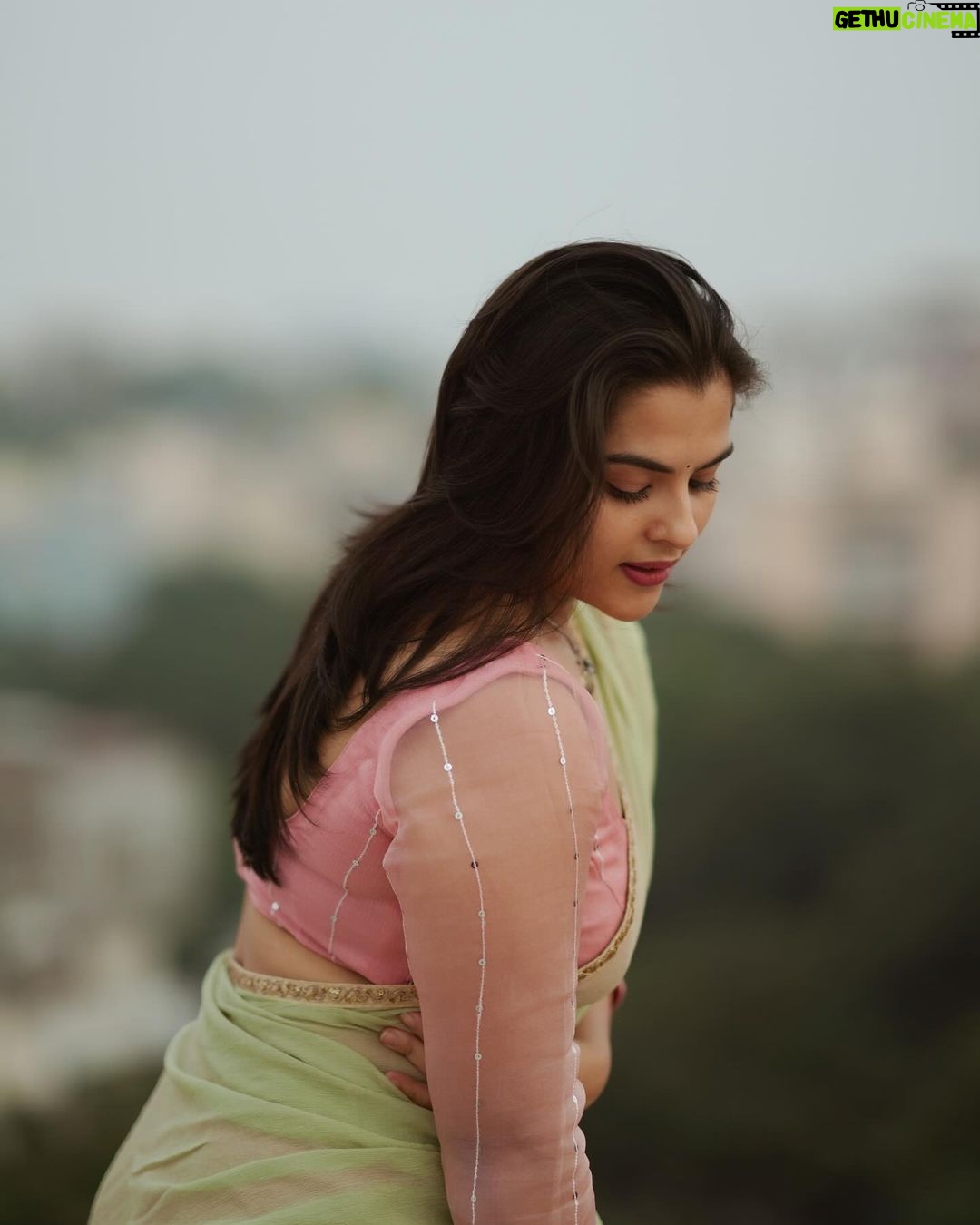 Kavya Kalyanram Instagram - Terrace shoots, terrace shoots, terrace shoots, I don’t like. I avoid. But terrace shoots like me 🫠 Show me a better place to shoot than your terrace for a lazy person and I’ll stop! 🤭