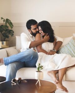Keerthi Pandian Instagram - Merry Christmas to you from us 🎄♥️ #christmas #home Captured by our dearest @tarunkoliyot