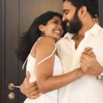 Keerthi Pandian Instagram - Merry Christmas to you from us 🎄♥️ #christmas #home Captured by our dearest @tarunkoliyot