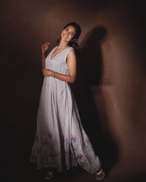 Keerthi Pandian Instagram - 🦢

Styling: @_ragambigaa_
Photography: @arungnanavel
Outfit: @surmaye_ from @amethystchennai
Makeup: @sofdoesmakeup_ from @thebridesbar
Hair: @mani_stylist_
Jewellery: The Amethyst Room @chamierschennai
Footwear: @taaramitraofficial
