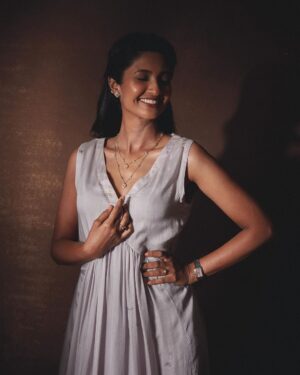 Keerthi Pandian Instagram - 🦢

Styling: @_ragambigaa_
Photography: @arungnanavel
Outfit: @surmaye_ from @amethystchennai
Makeup: @sofdoesmakeup_ from @thebridesbar
Hair: @mani_stylist_
Jewellery: The Amethyst Room @chamierschennai
Footwear: @taaramitraofficial